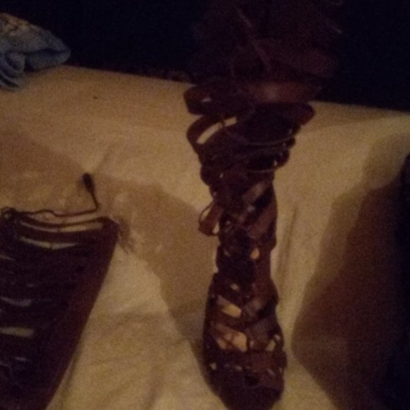 Brown sandals with heels in excellent condition - Picture 2 of 3